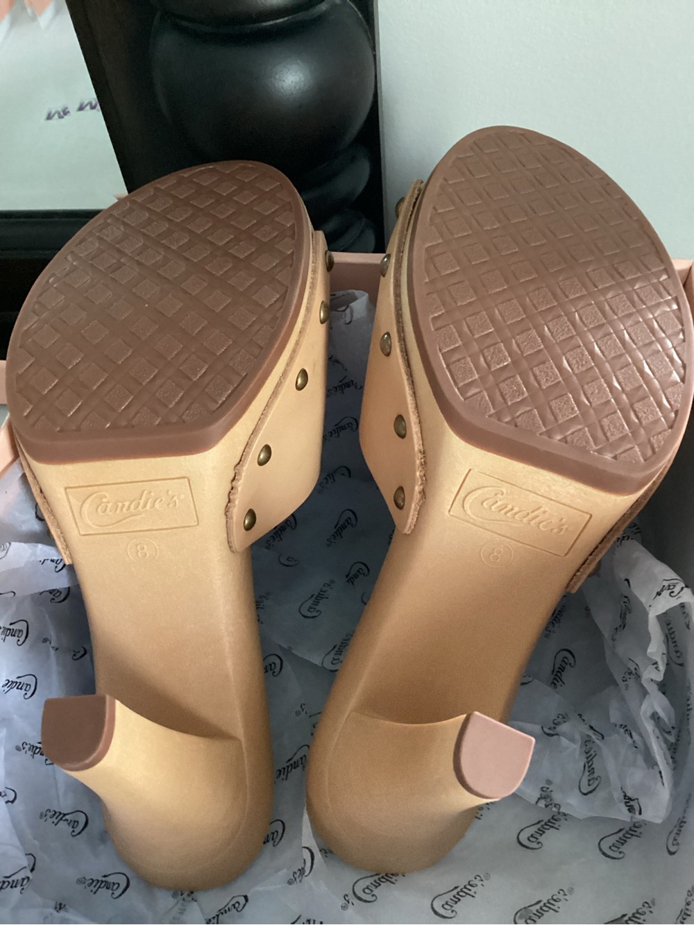 Throwback-Vintage Candie's Tan Leather Studded Mules with Cushion Platform - Picture 4 of 5